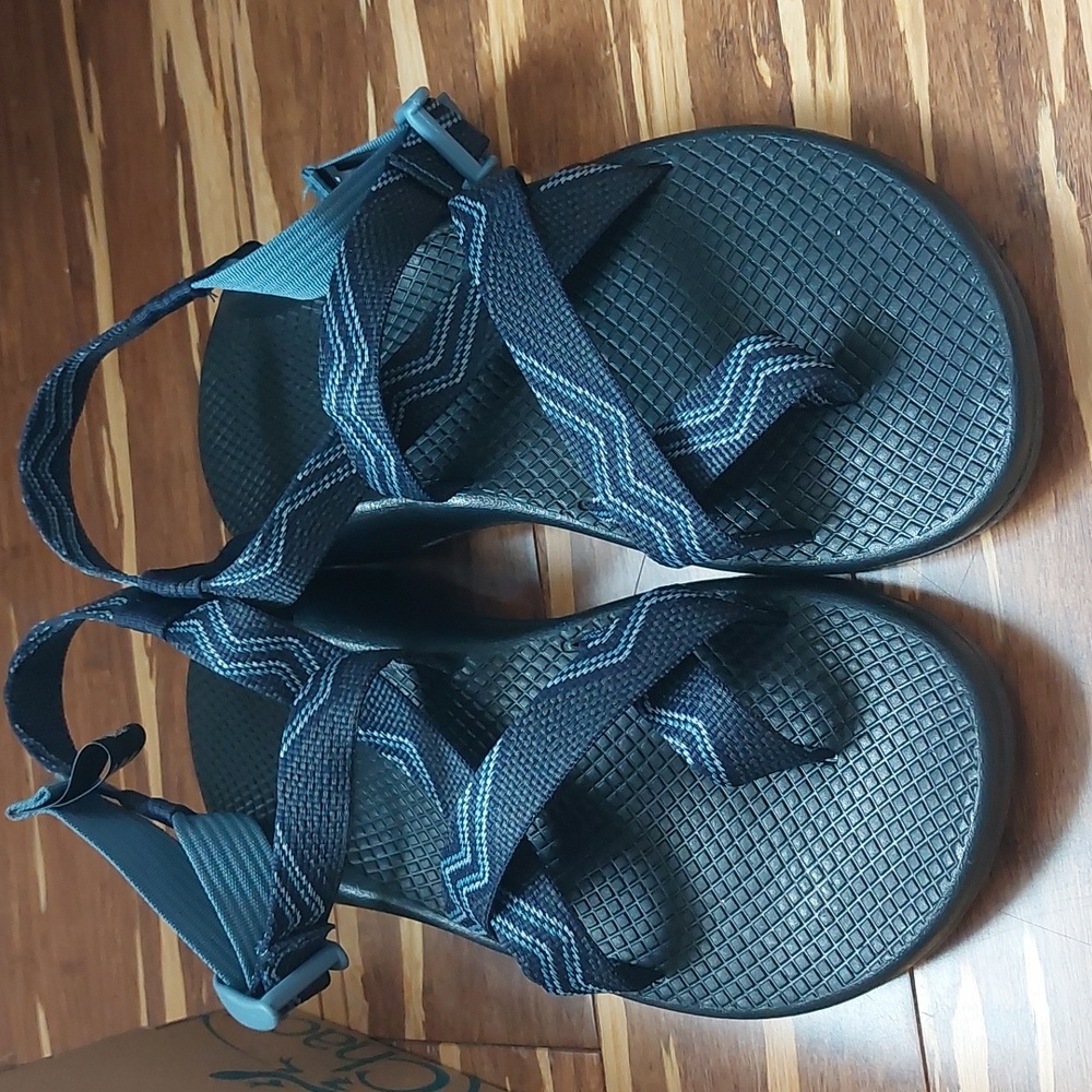 New Women's size 9 Chaco with Toe Strap
